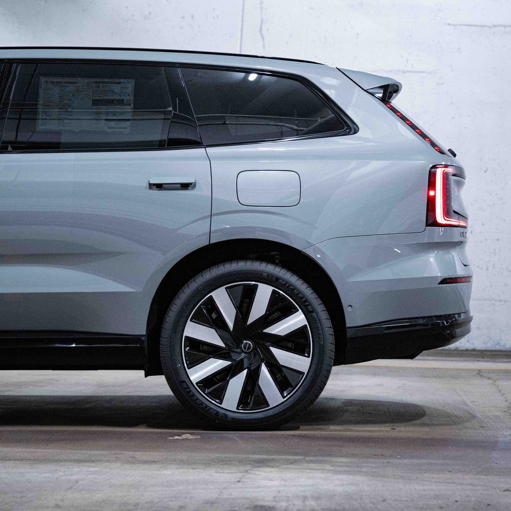 New 2026 Volvo EX90 Ultra AWD/4WD image 4
