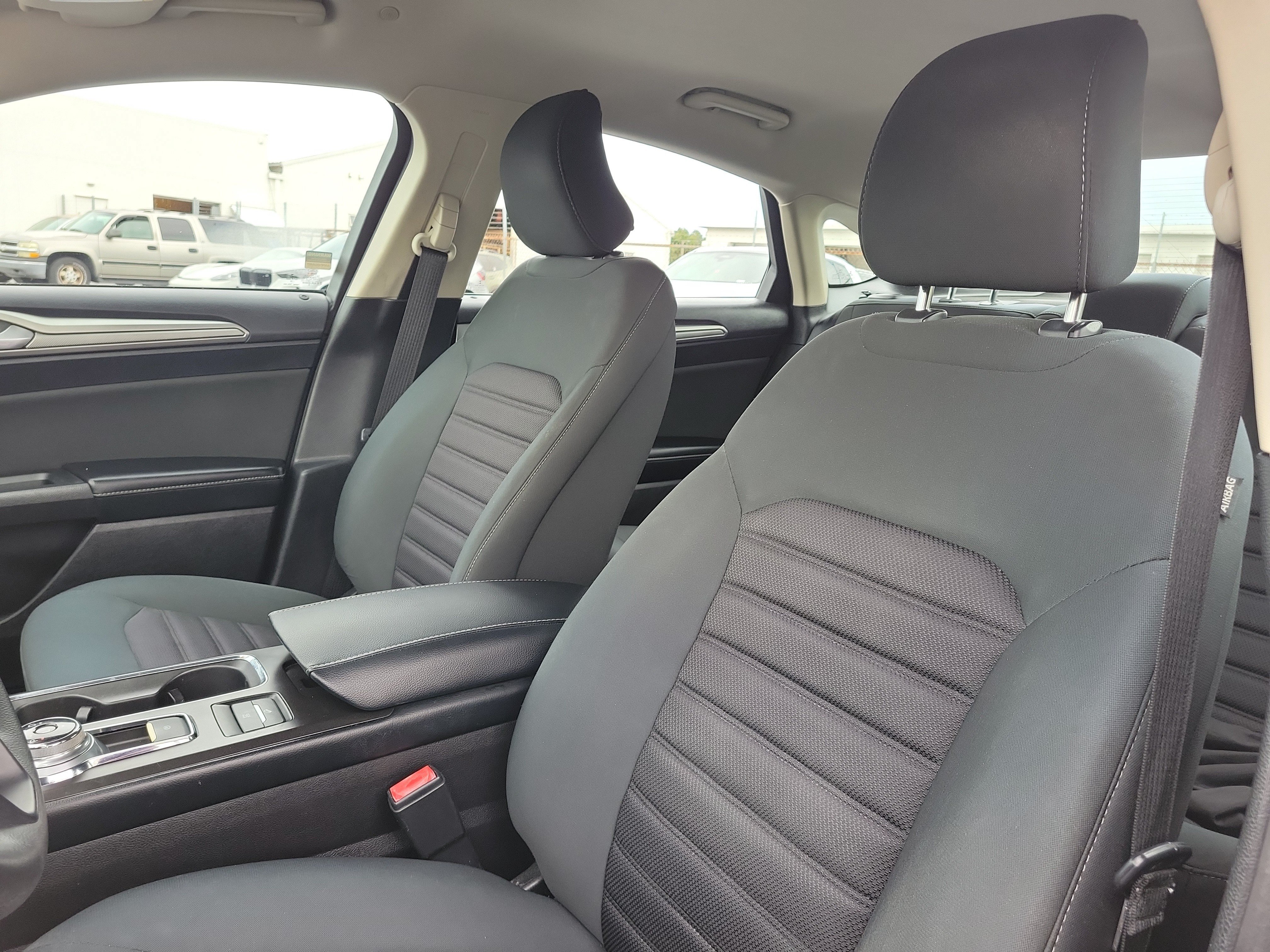 Used 2018 Ford Fusion SE FWD image 21