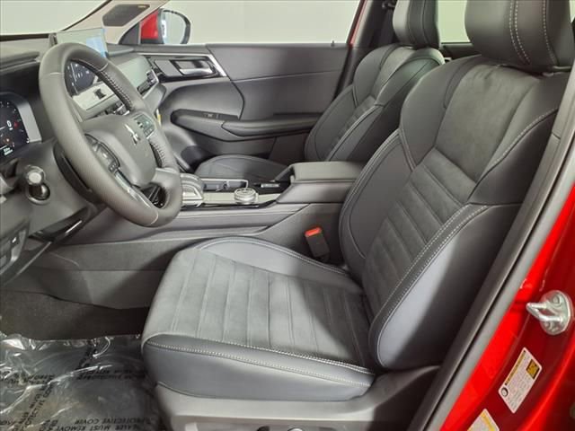 Used 2025 Mitsubishi Outlander SE image 20