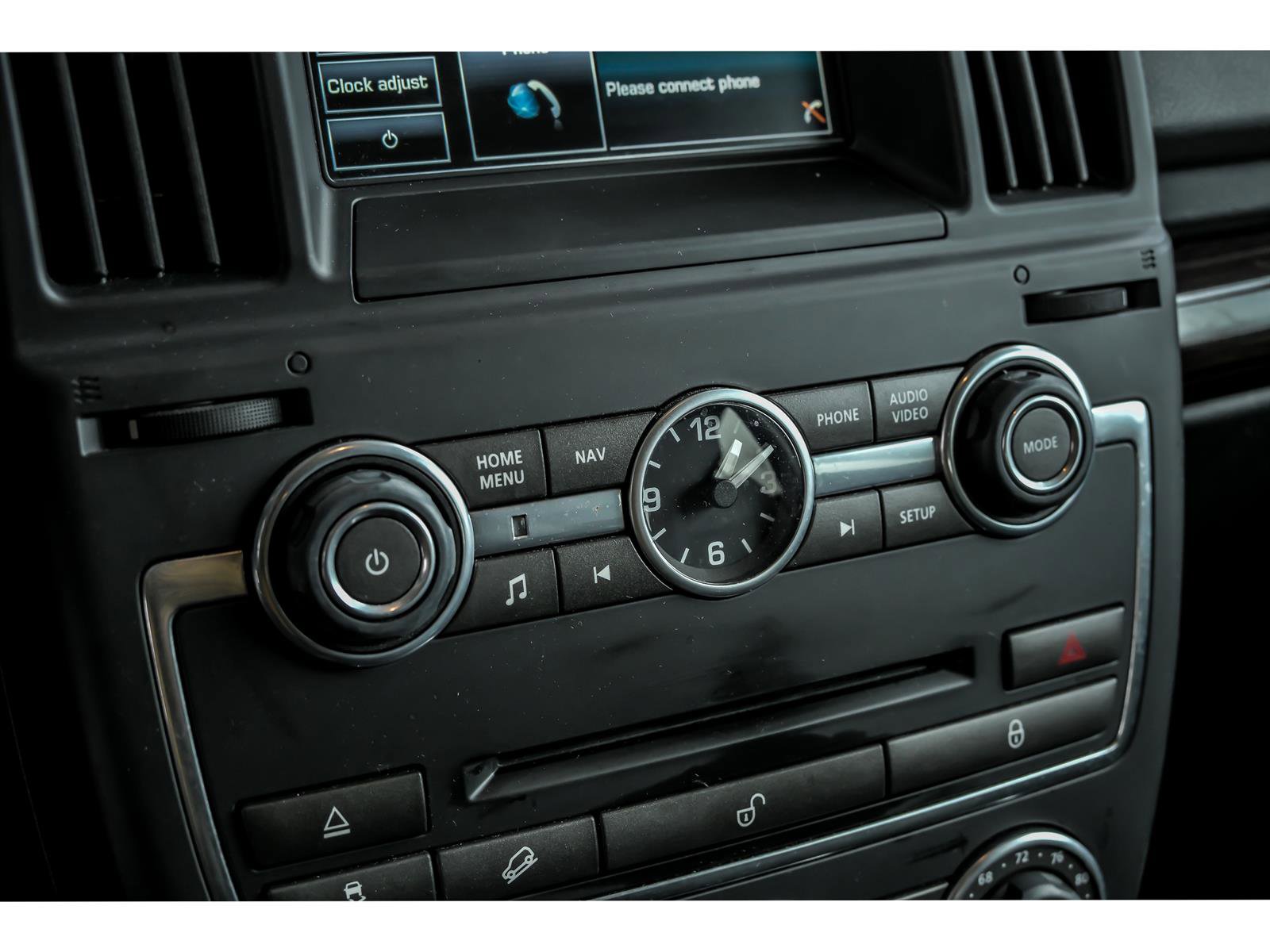 Used 2014 Land Rover LR2 image 20