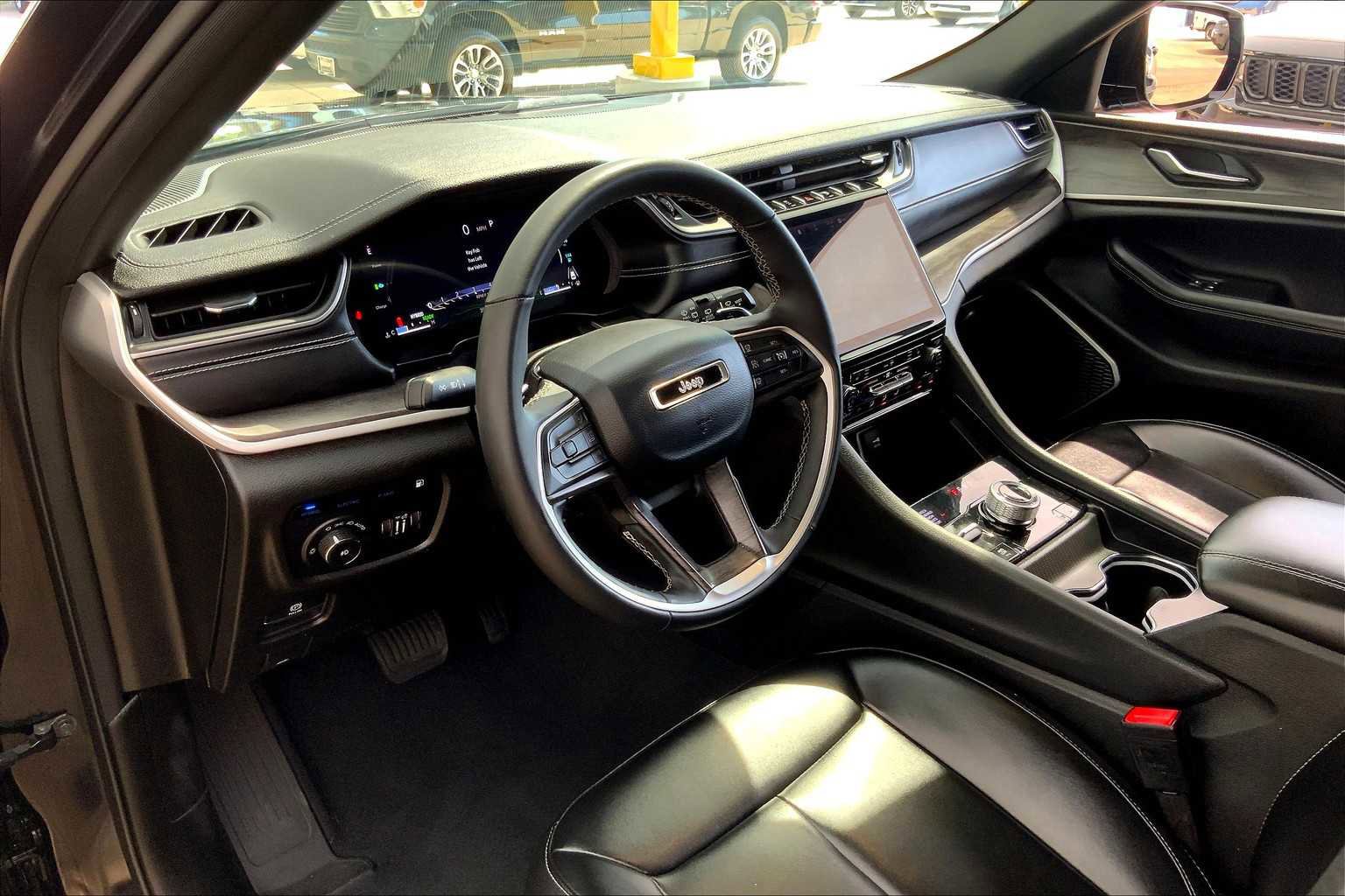 Used 2024 Jeep Grand Cherokee Limited 4xe image 17
