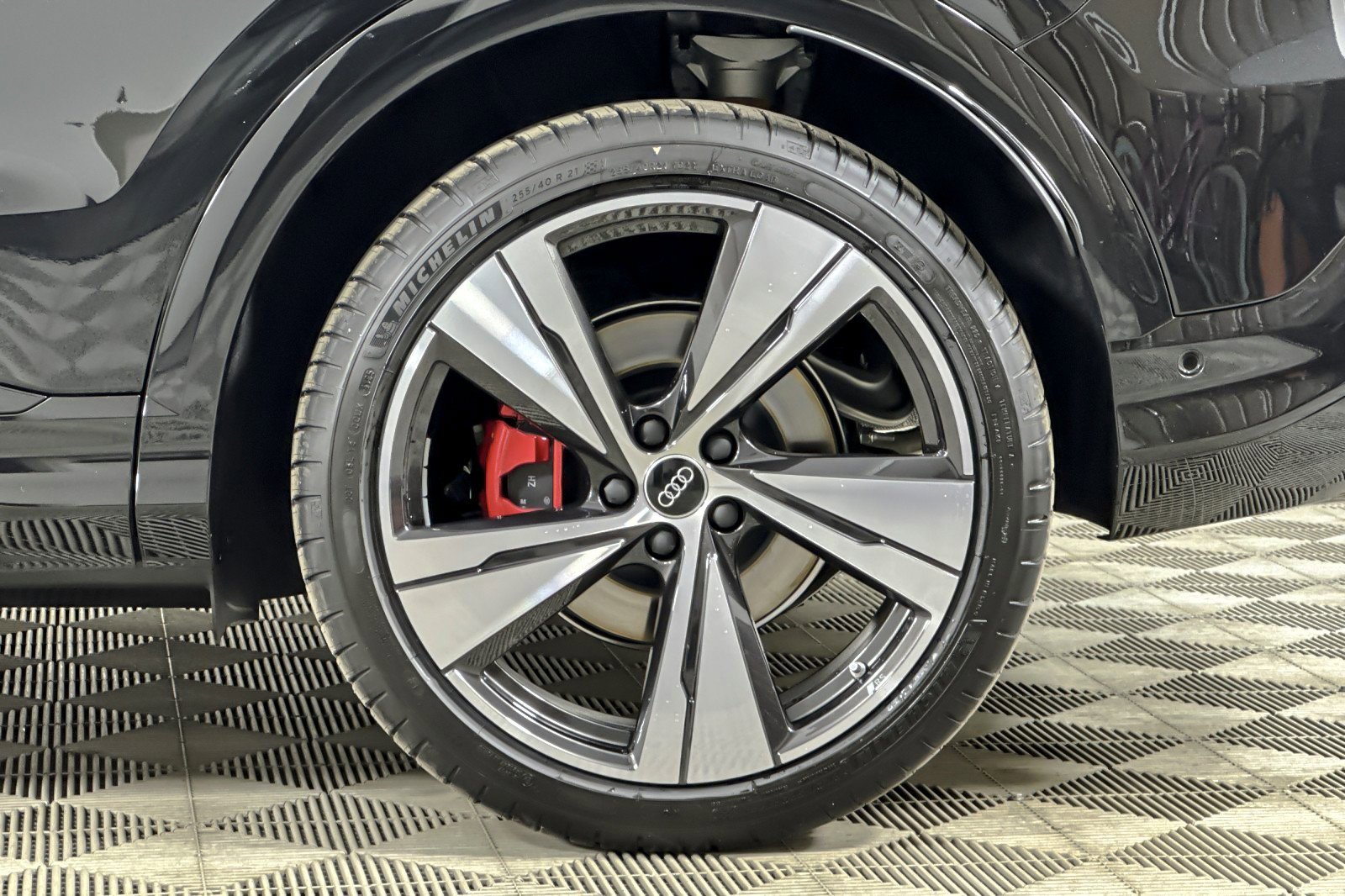 New 2025 Audi SQ5 Premium Plus image 23