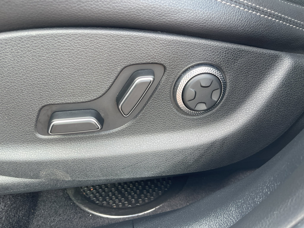 Used 2025 Genesis GV70 2.5T image 16