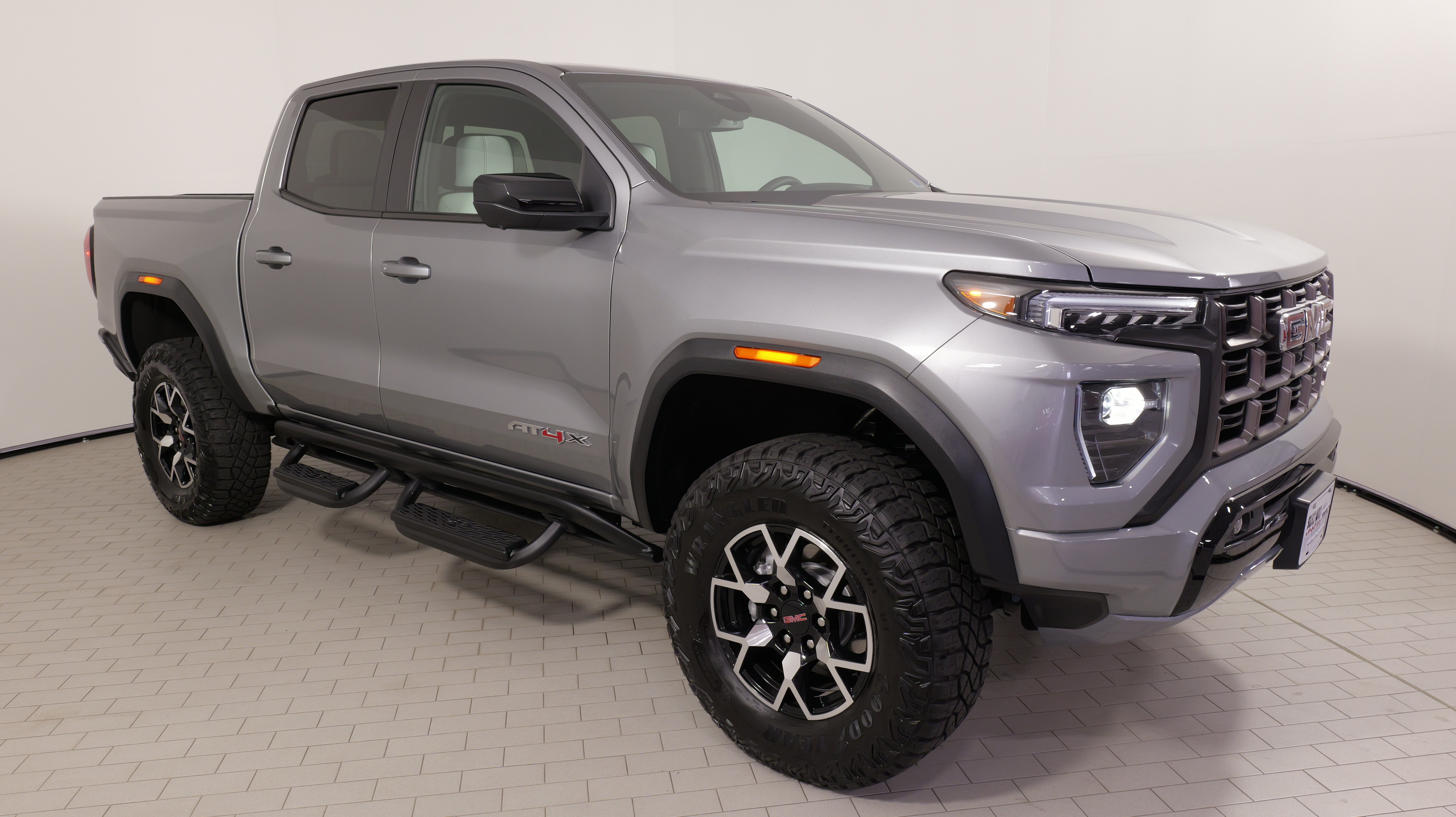 Used 2024 GMC Canyon AT4X AWD/4WD image 7