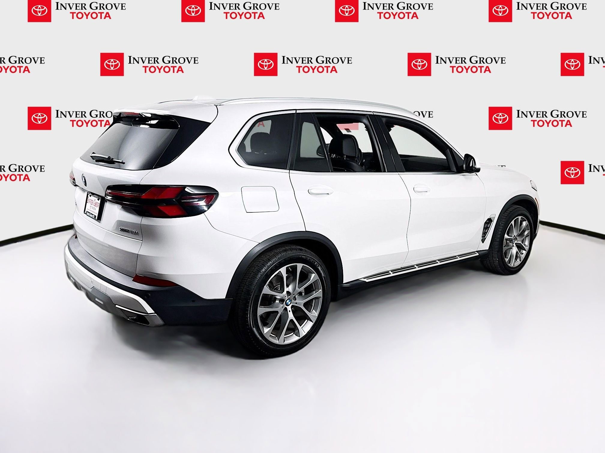 Used 2024 BMW X5 xDrive40i w/ Premium Package AWD/4WD image 5