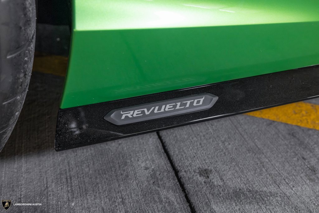 Used 2024 Lamborghini Revuelto image 16