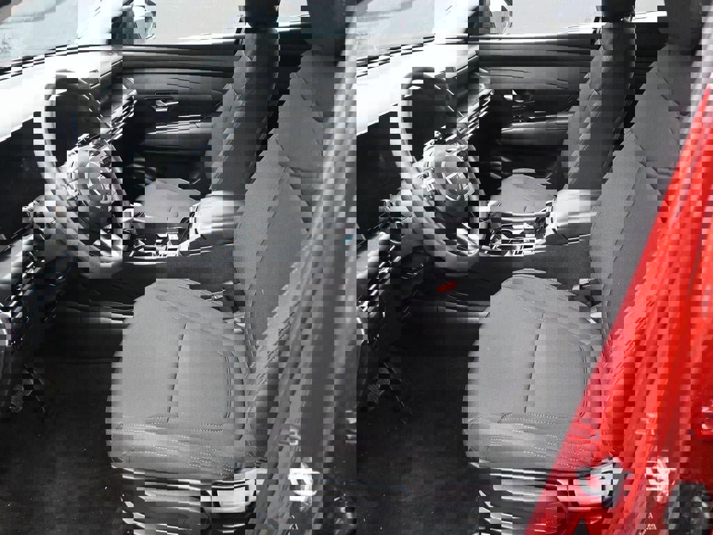 New 2025 Hyundai Tucson SE image 9