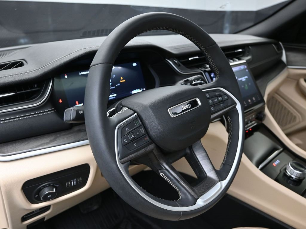 Used 2024 Jeep Grand Cherokee Limited w/ Luxury Tech Group II image 12