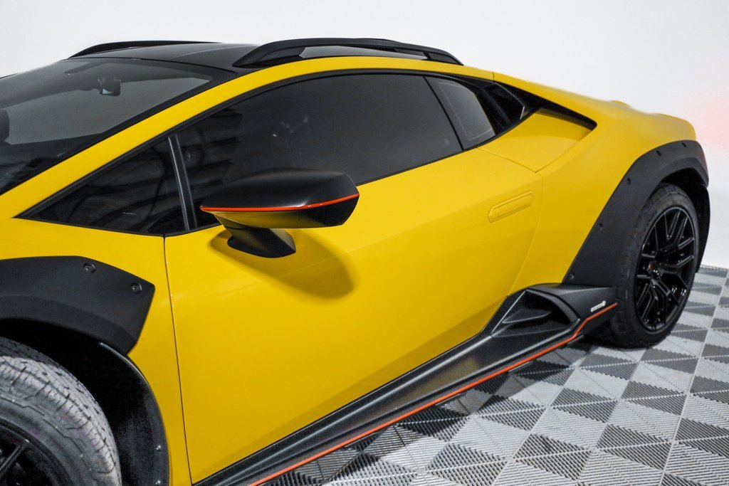 Used 2023 Lamborghini Huracan Sterrato image 12