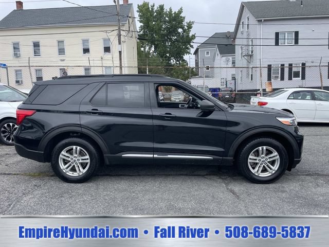 Used 2022 Ford Explorer XLT AWD/4WD image 3
