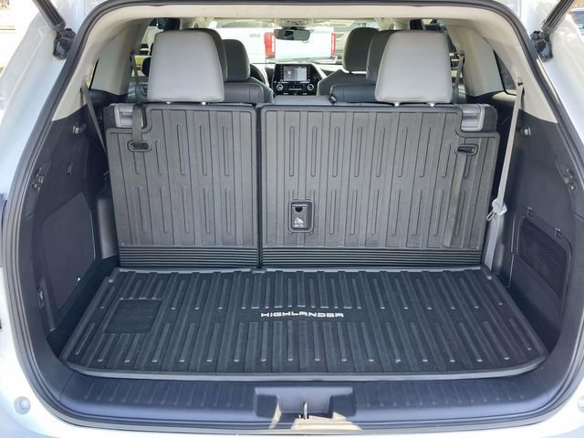 Used 2022 Toyota Highlander Limited image 8