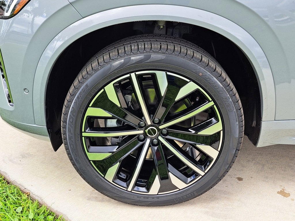 New 2026 Volvo XC90 B6 Plus w/ Protection Package Premier image 3