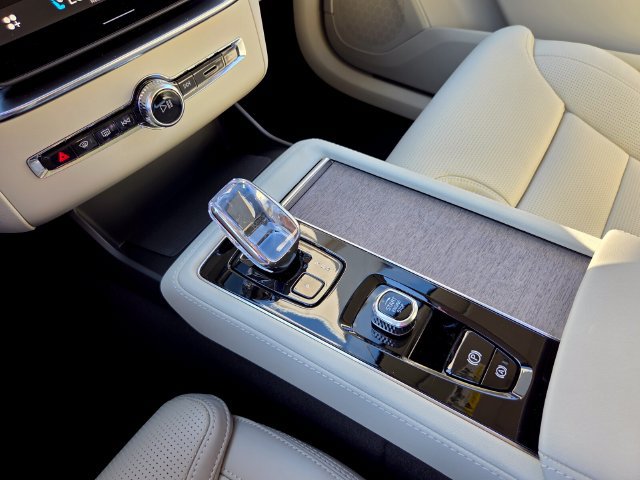 New 2027 Volvo XC90 B6 Ultra AWD/4WD image 24