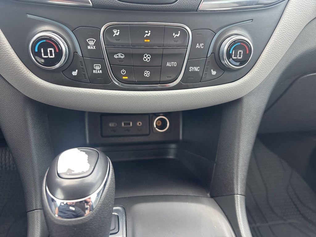 Used 2021 Chevrolet Equinox LT image 25