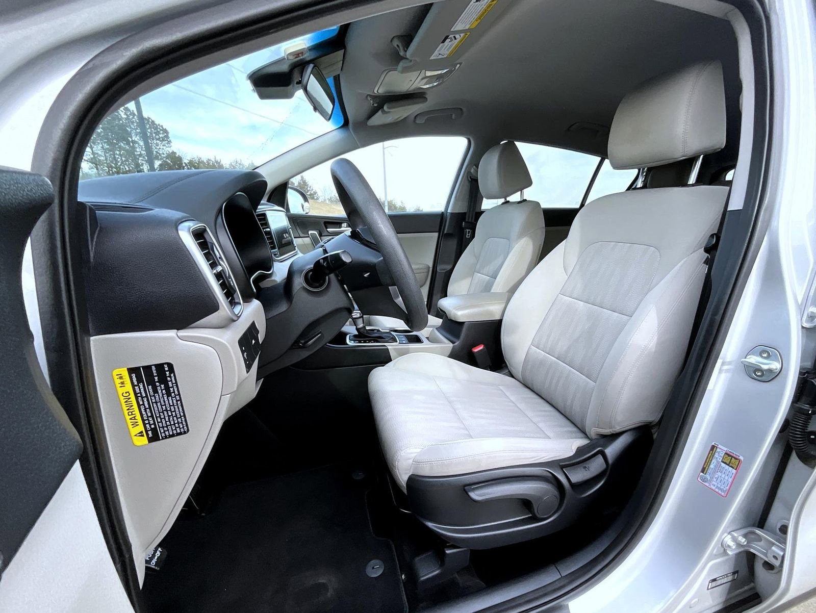 Used 2020 Kia Sportage LX image 10