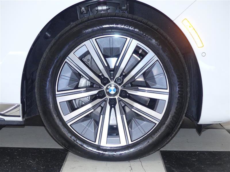 Used 2024 BMW i7 xDrive60 w/ Premium Package image 42