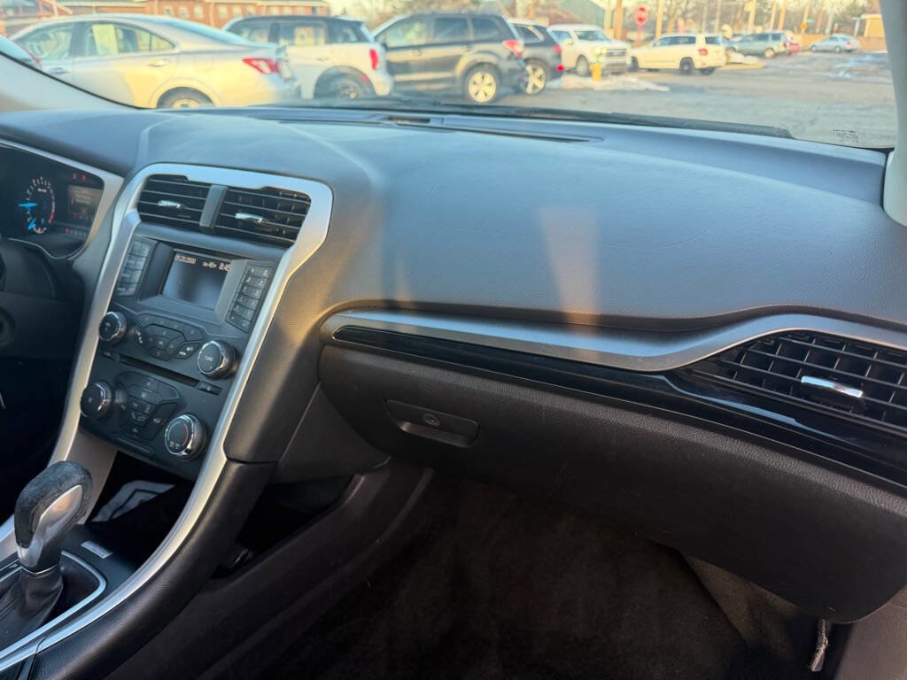 Used 2013 Ford Fusion SE image 12