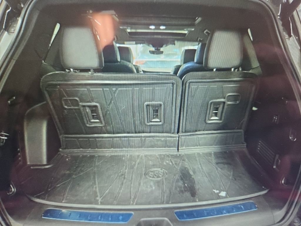 Used 2023 Buick Enclave Avenir w/ Avenir Technology Package image 16