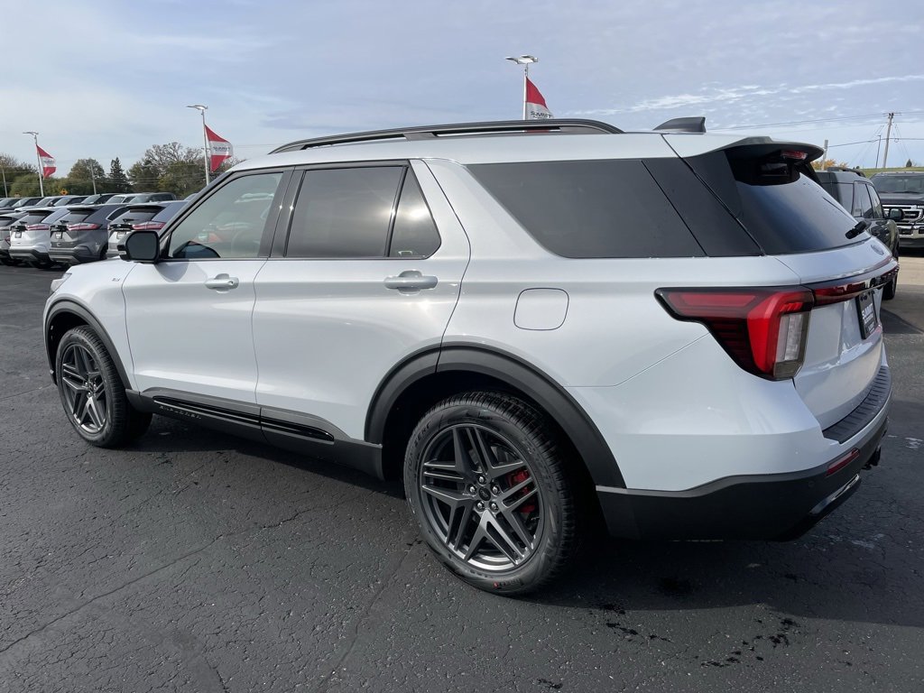 New 2026 Ford Explorer ST-Line w/ ST-Line Street Pack image 5