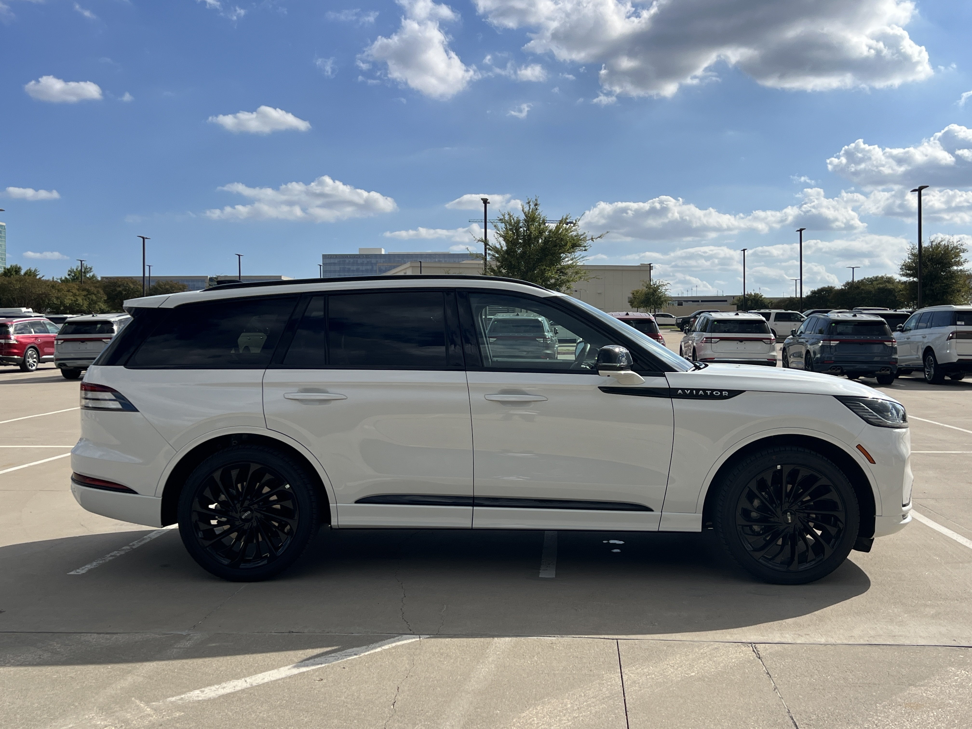 New 2027 Lincoln Aviator Reserve w/ Luxury Package RWD image 10