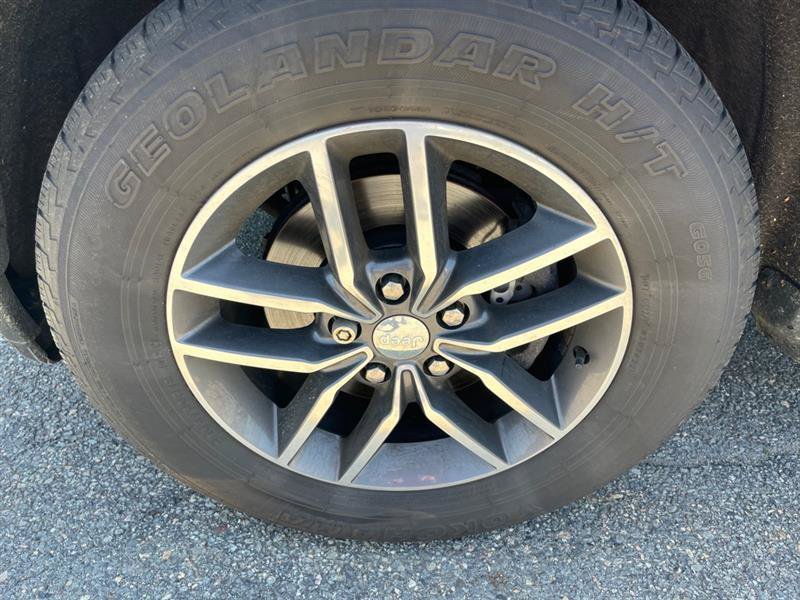 Used 2017 Jeep Grand Cherokee Limited AWD/4WD image 6