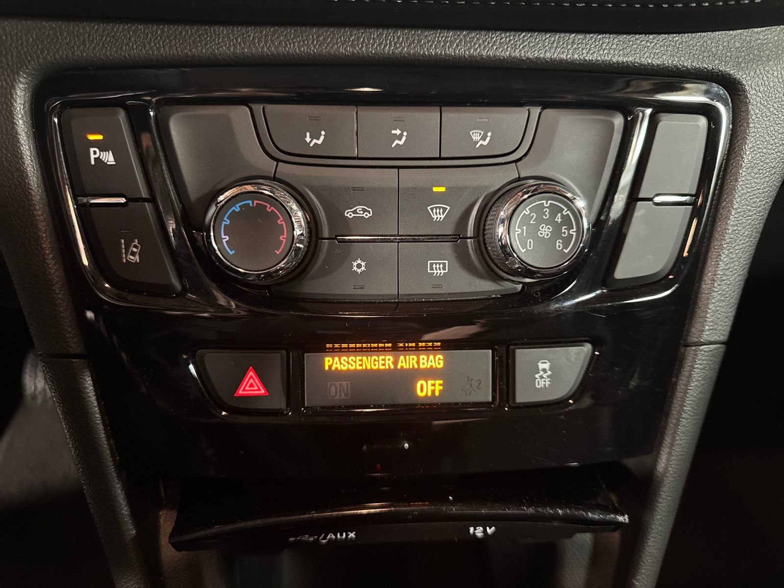 Used 2021 Buick Encore Preferred w/ Safety Package II image 19