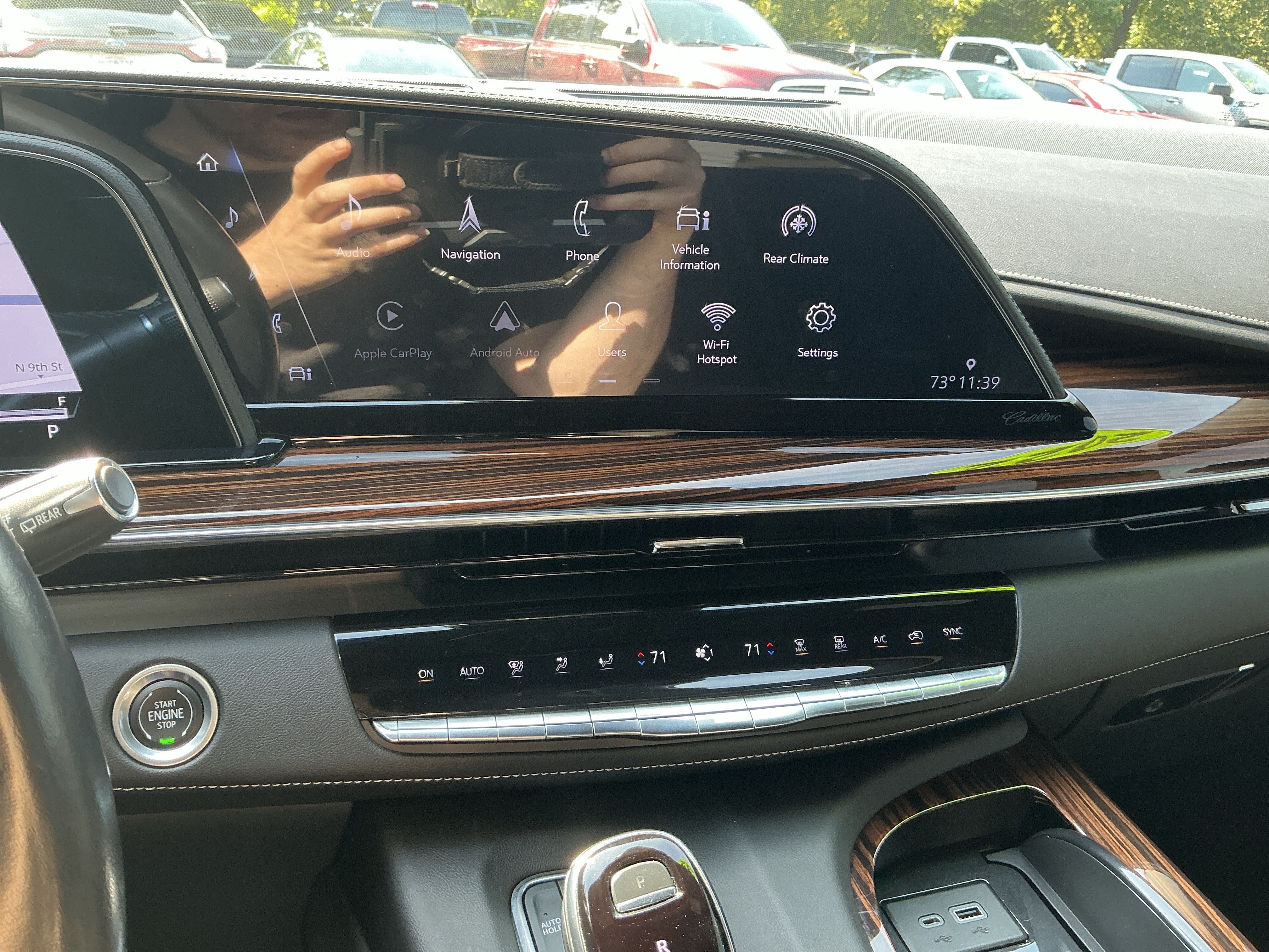 Used 2022 Cadillac Escalade Luxury AWD/4WD image 24