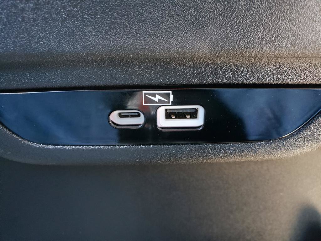 Used 2021 Chrysler Pacifica Touring-L FWD image 13