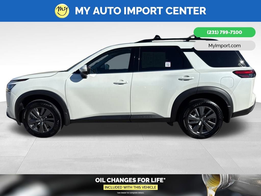 Used 2024 Nissan Pathfinder SV image 4