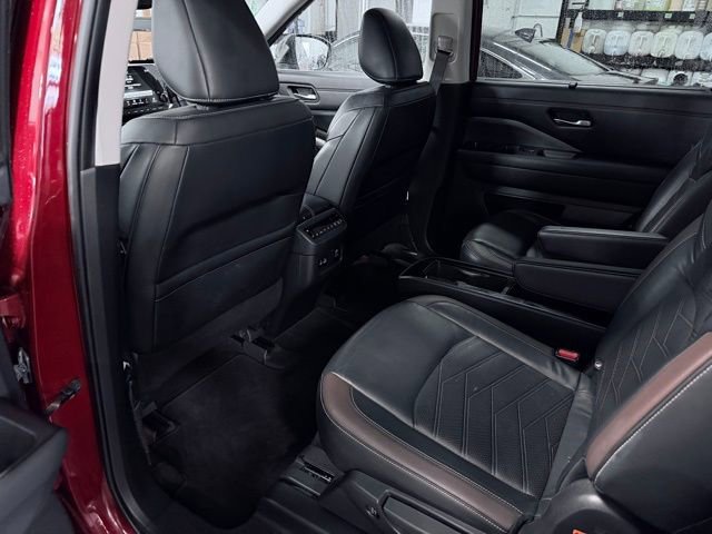 Used 2022 Nissan Pathfinder Platinum w/ Lighting Package (N93) AWD/4WD image 23