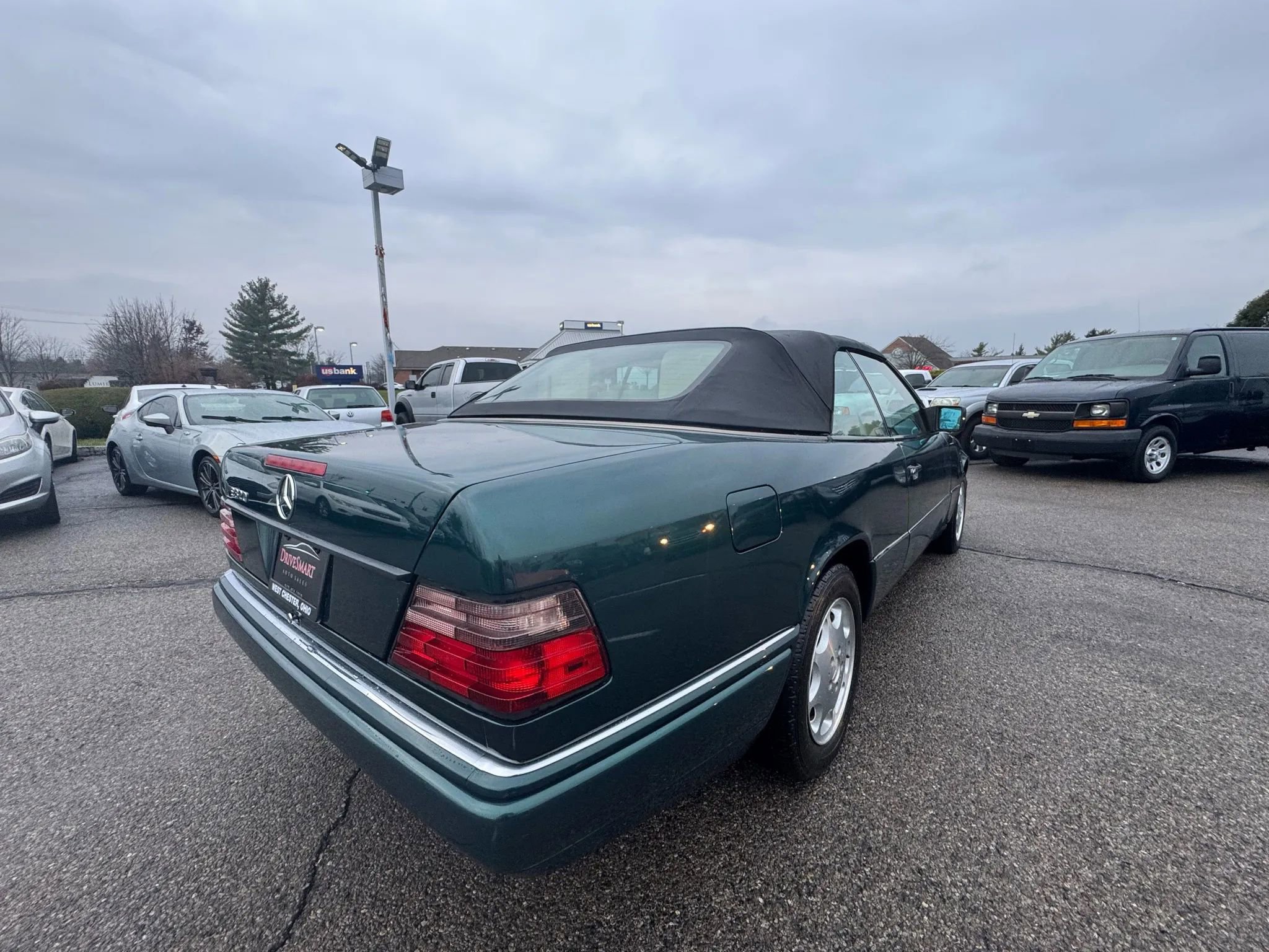Used 1995 Mercedes-Benz E 320 Convertible image 4