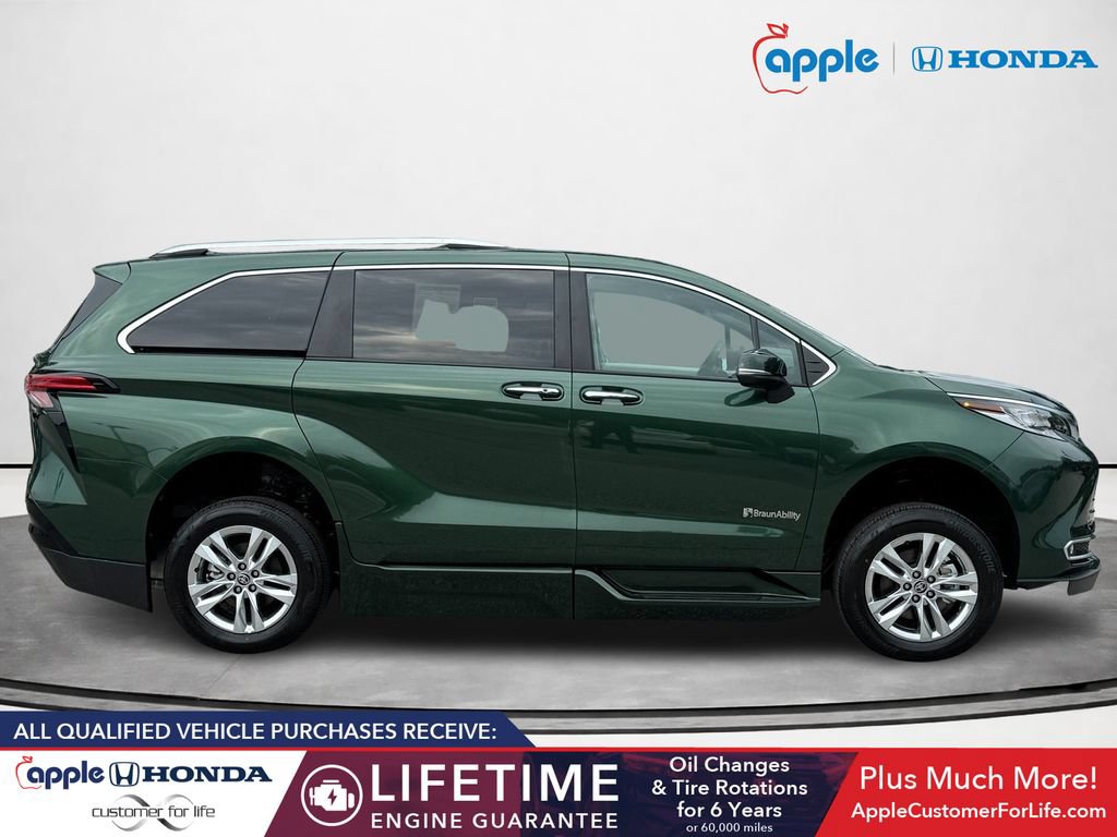 Used 2026 Toyota Sienna Limited FWD image 2