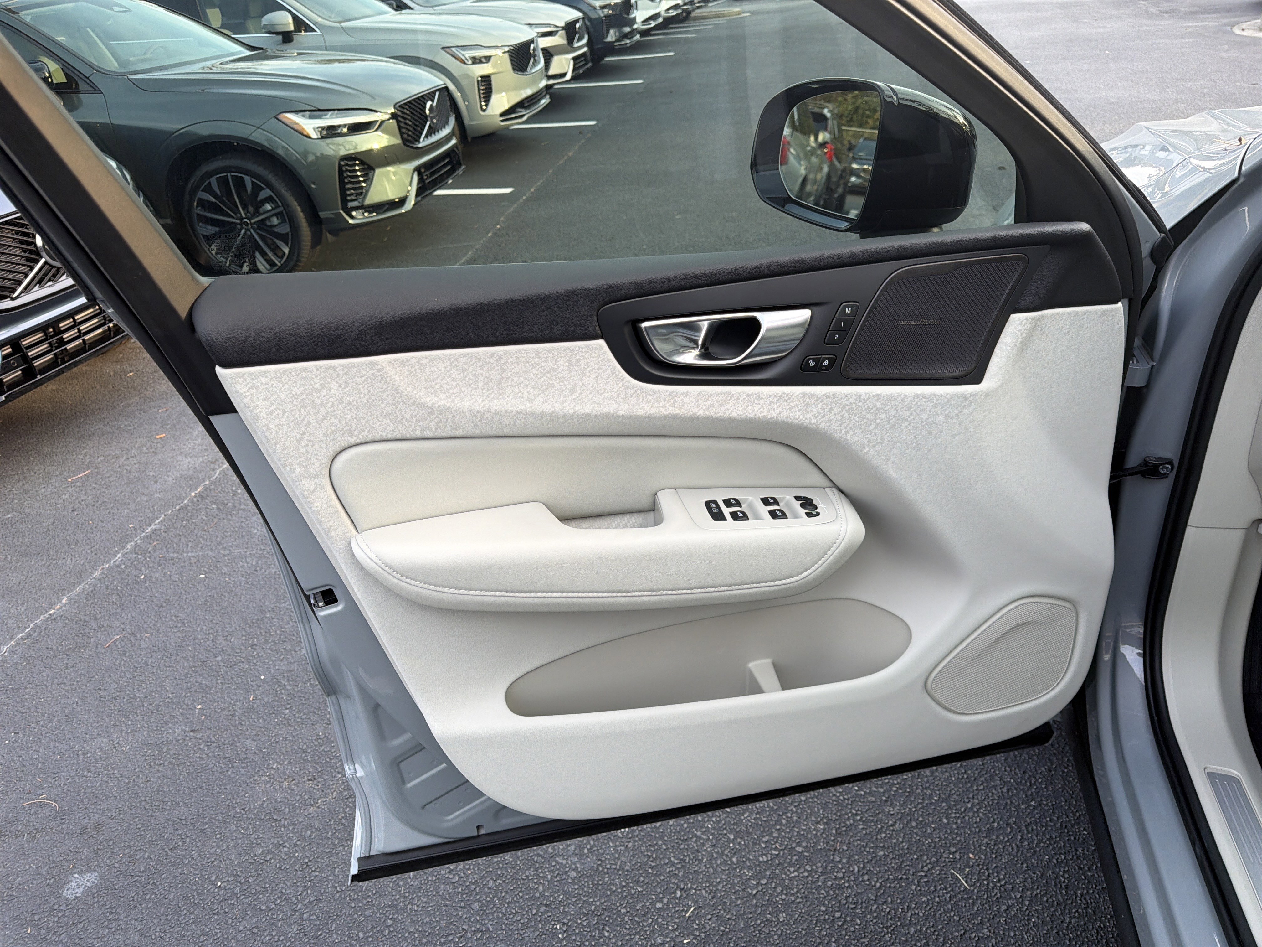 Used 2026 Volvo XC60 B5 Ultra w/ Protection Package Premier image 14