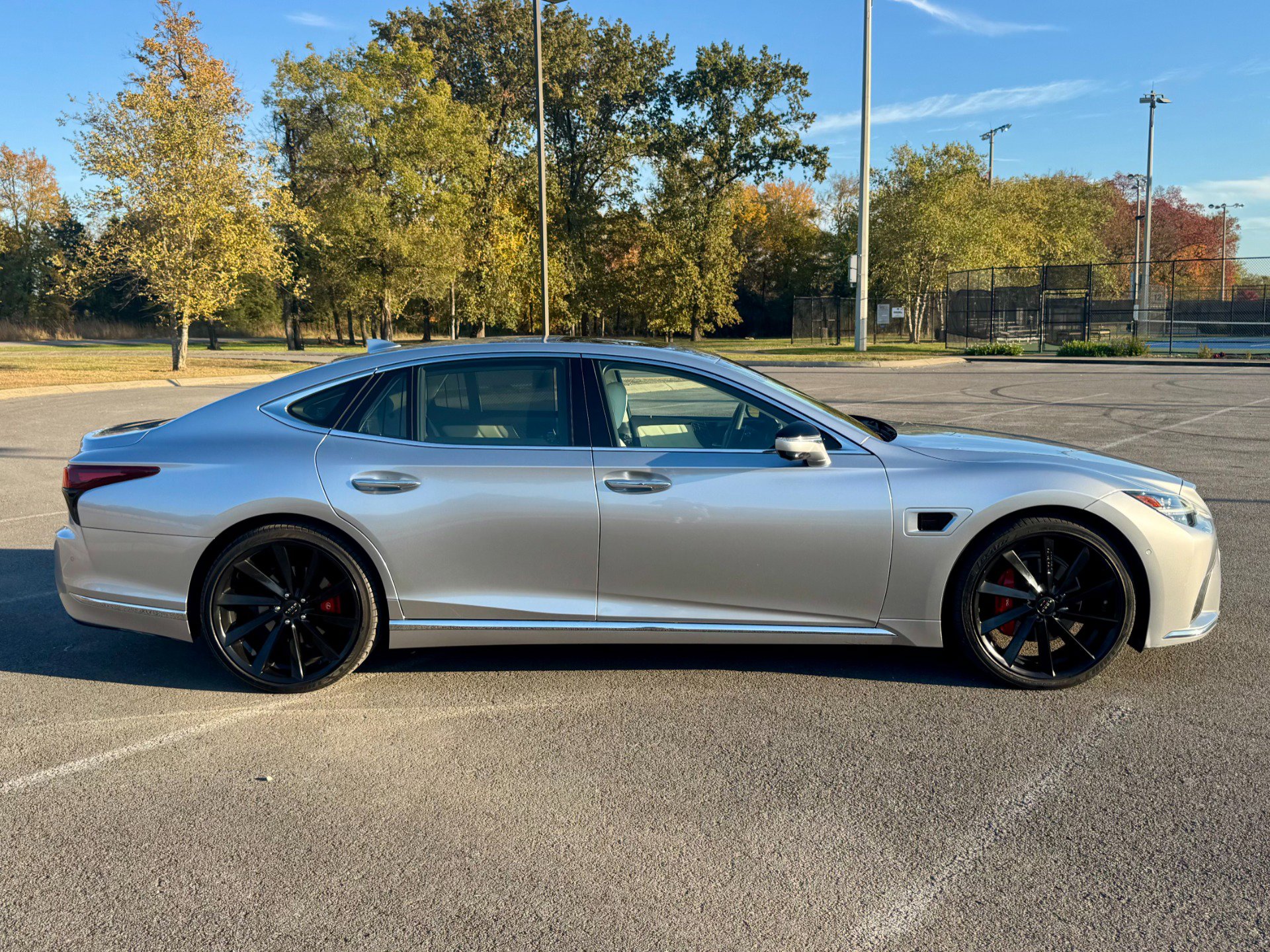 Used 2023 Lexus LS 500h AWD w/ Luxury Package image 8