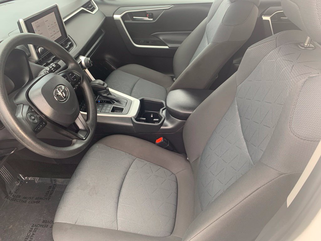 Used 2025 Toyota RAV4 XLE AWD/4WD image 13