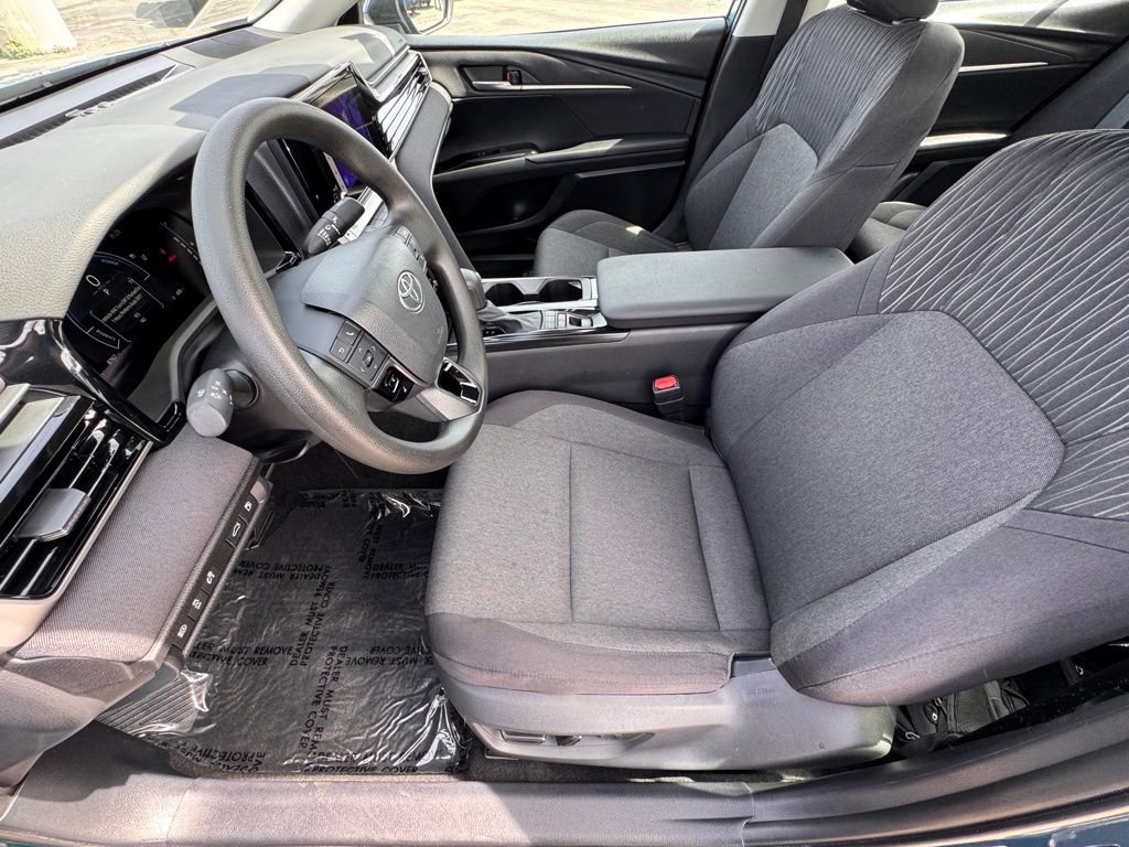 Used 2025 Toyota Camry LE w/ Convenience Package image 17