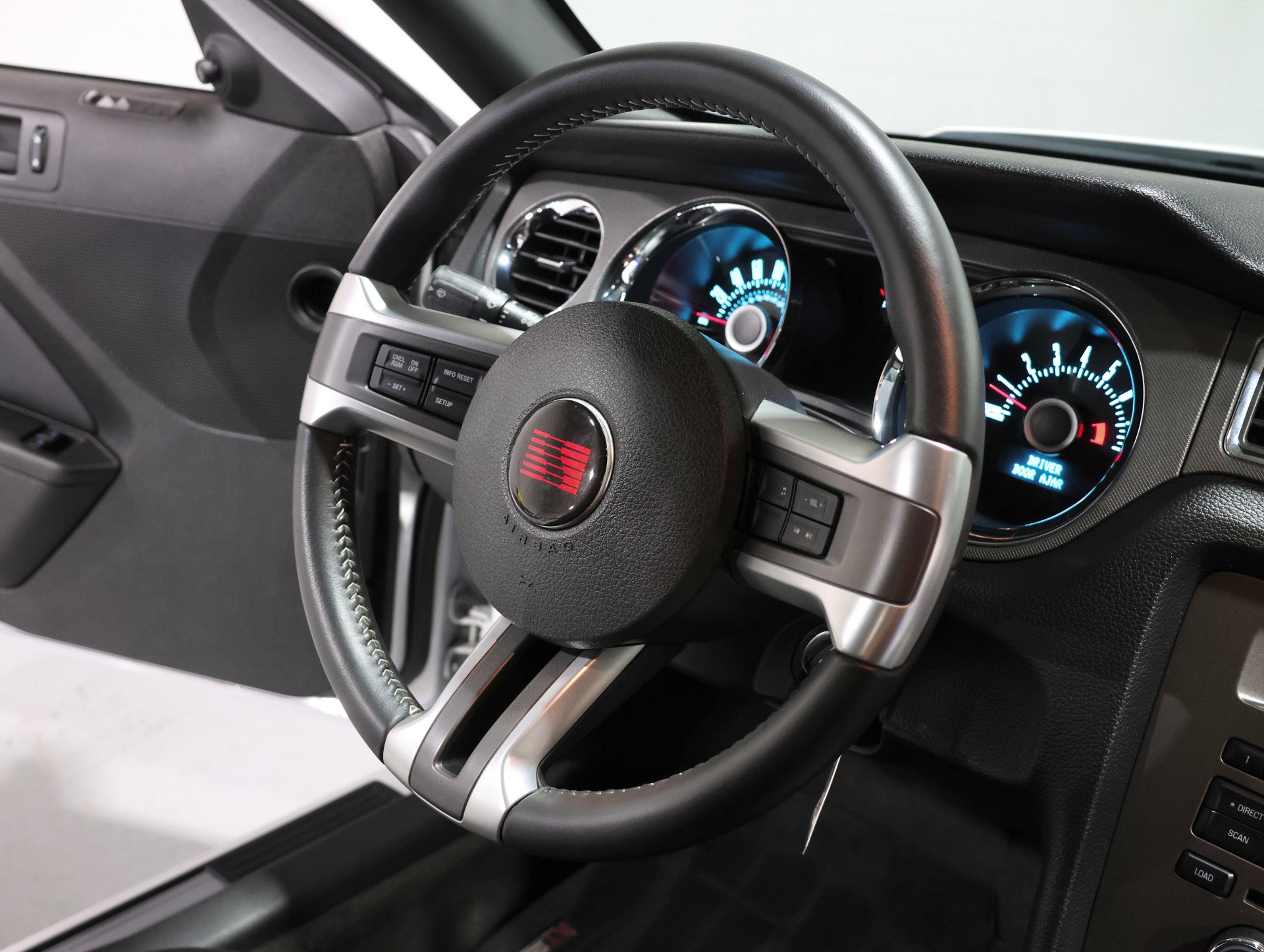 Used 2013 Ford Mustang GT RWD image 11