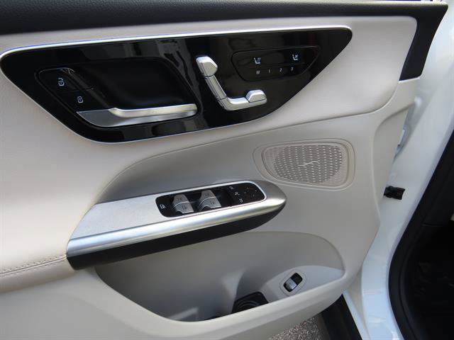 Used 2026 Mercedes-Benz GLC 300 4MATIC image 9