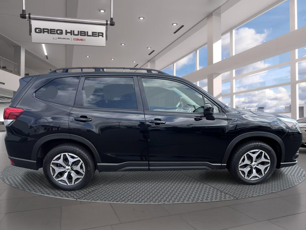 Used 2023 Subaru Forester Premium image 4