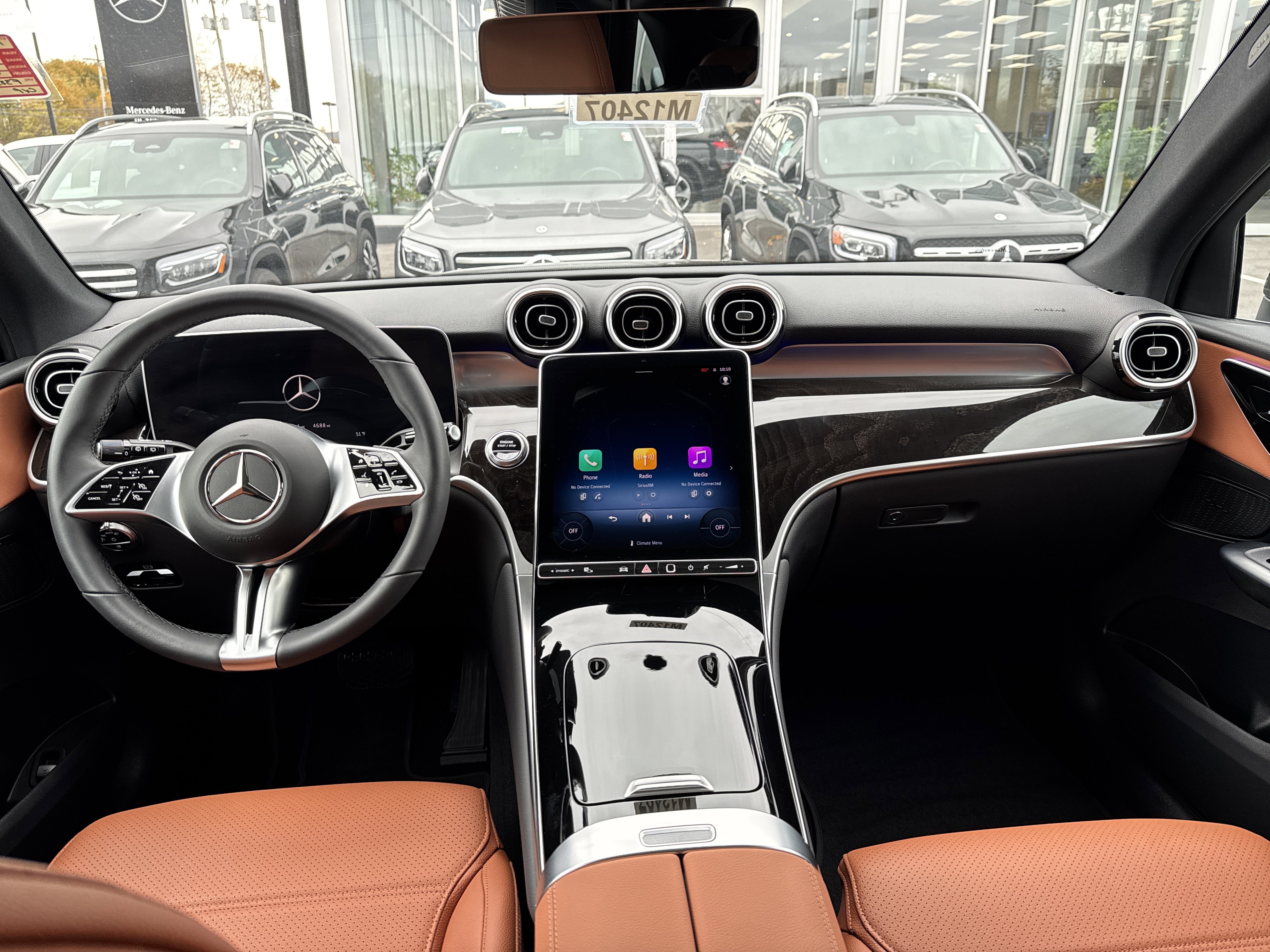 Used 2025 Mercedes-Benz GLC 300 4MATIC image 11