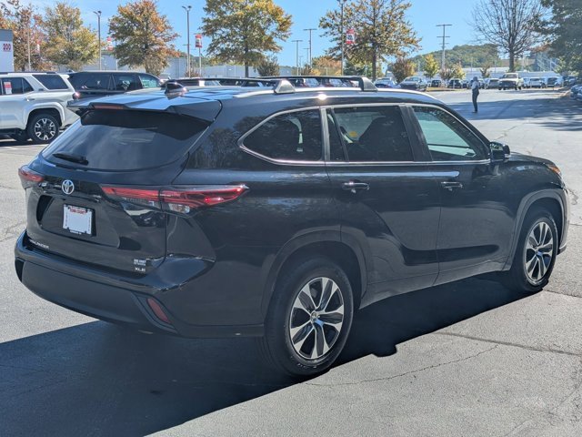 Used 2023 Toyota Highlander XLE image 7