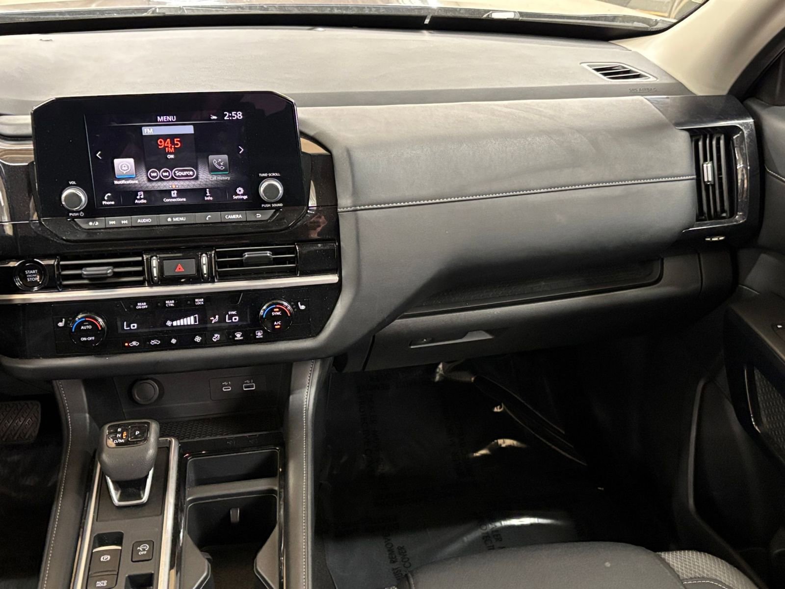 Used 2025 Nissan Pathfinder SV FWD image 38