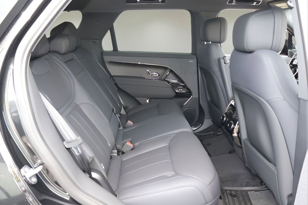 New 2026 Land Rover Range Rover Sport Dynamic SE AWD/4WD image 17