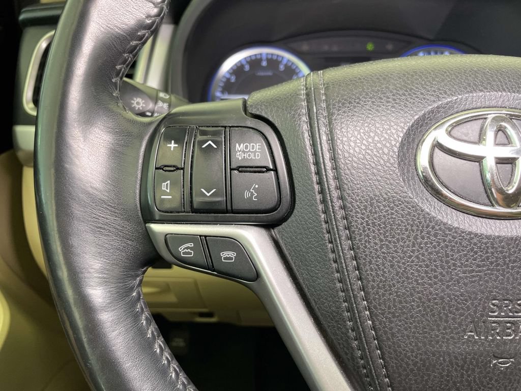 Used 2015 Toyota Highlander XLE AWD/4WD image 32