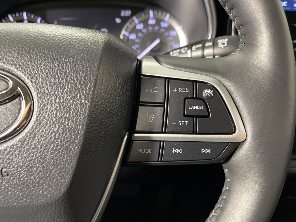 Certified 2022 Toyota Highlander Platinum image 27