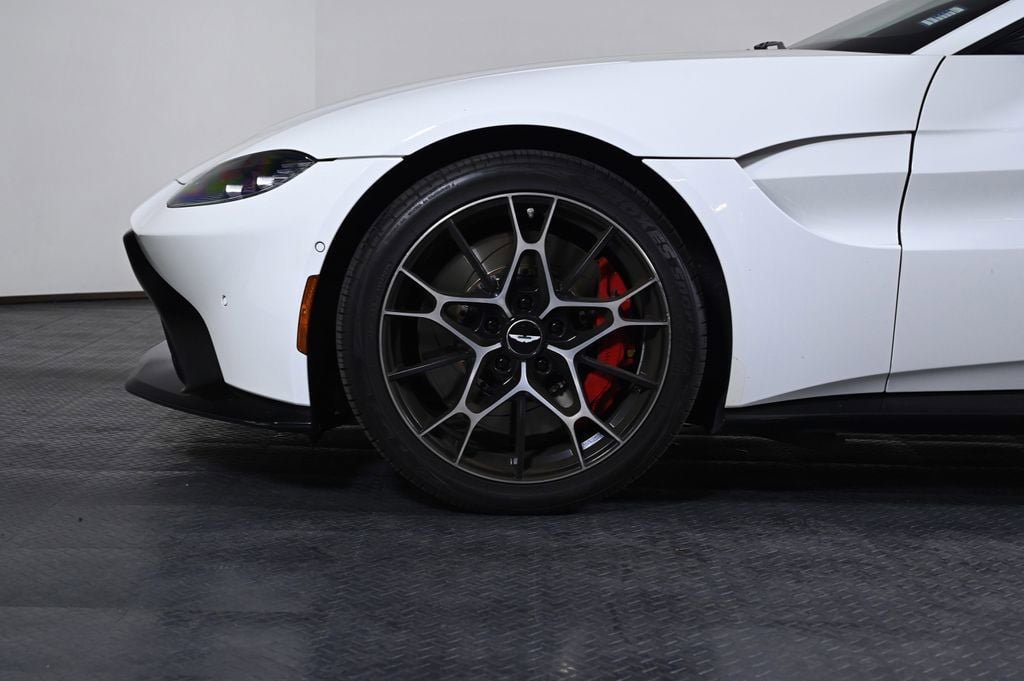 Used 2022 Aston Martin V8 Vantage Coupe RWD image 26
