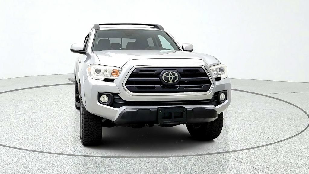 Used 2019 Toyota Tacoma SR5 AWD/4WD image 2