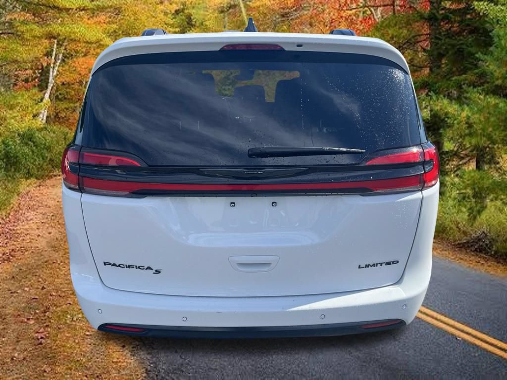 Used 2025 Chrysler Pacifica Limited FWD image 5