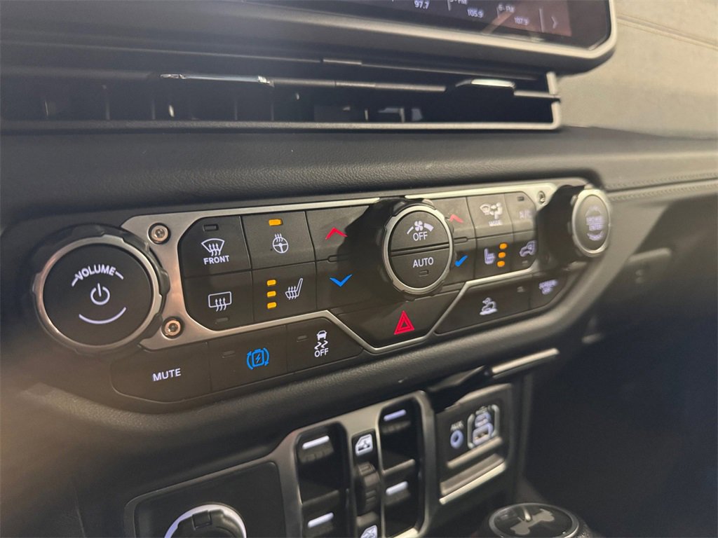 Used 2024 Jeep Wrangler Unlimited Sahara image 30