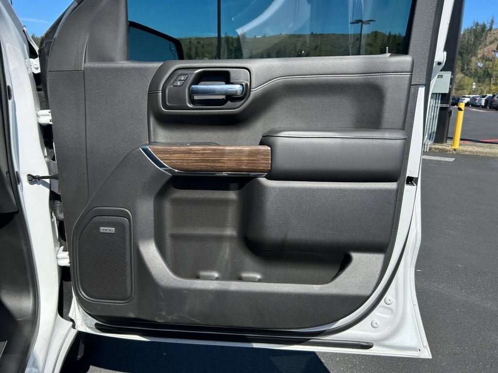 Used 2022 Chevrolet Silverado 1500 High Country w/ Technology Package AWD/4WD image 26